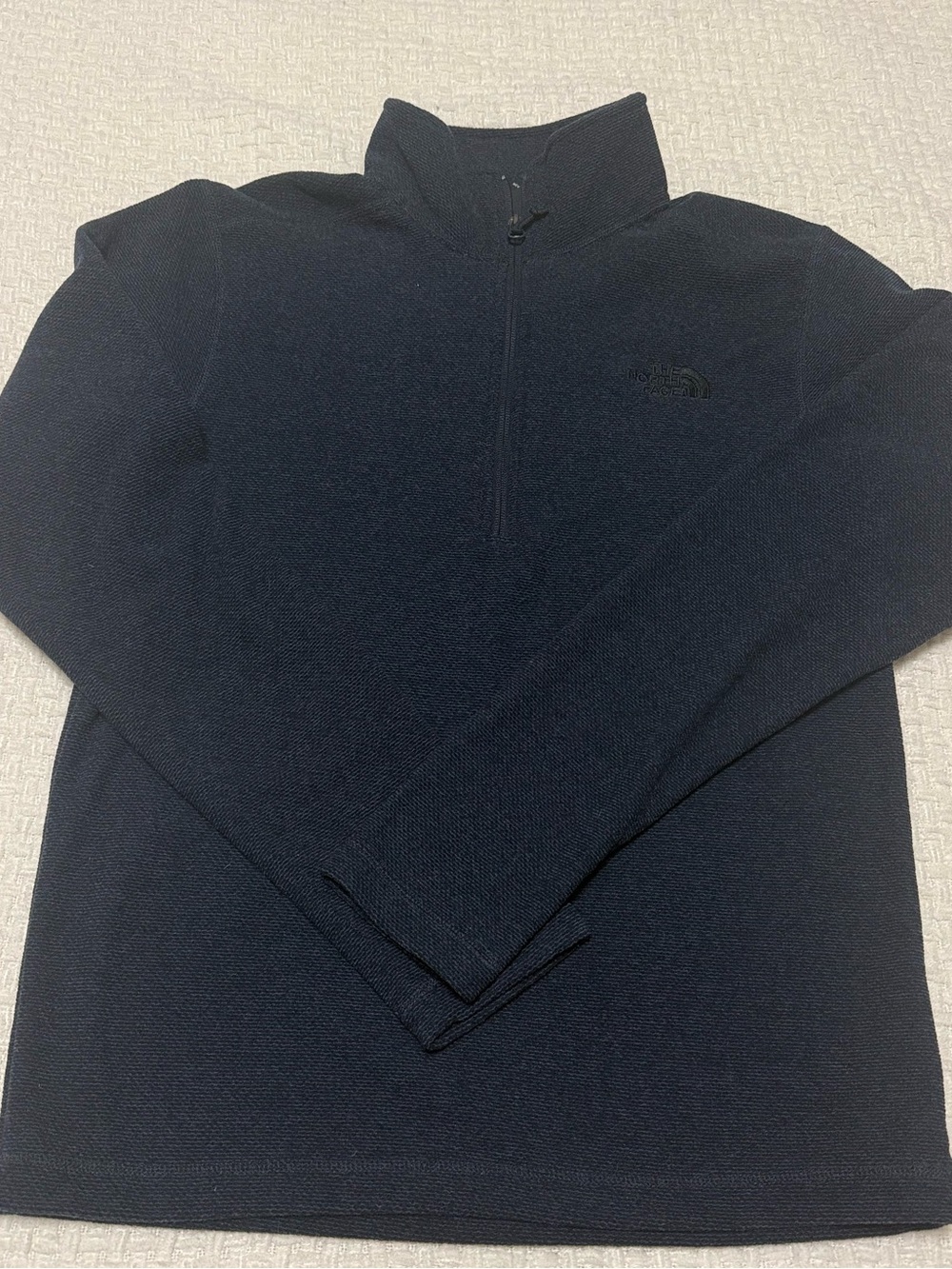 The North Face navy men’s pullover, small. Excellent condition